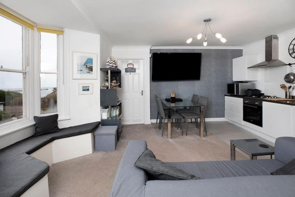 Beach Front Flat Shaldon With Parking 외부 사진